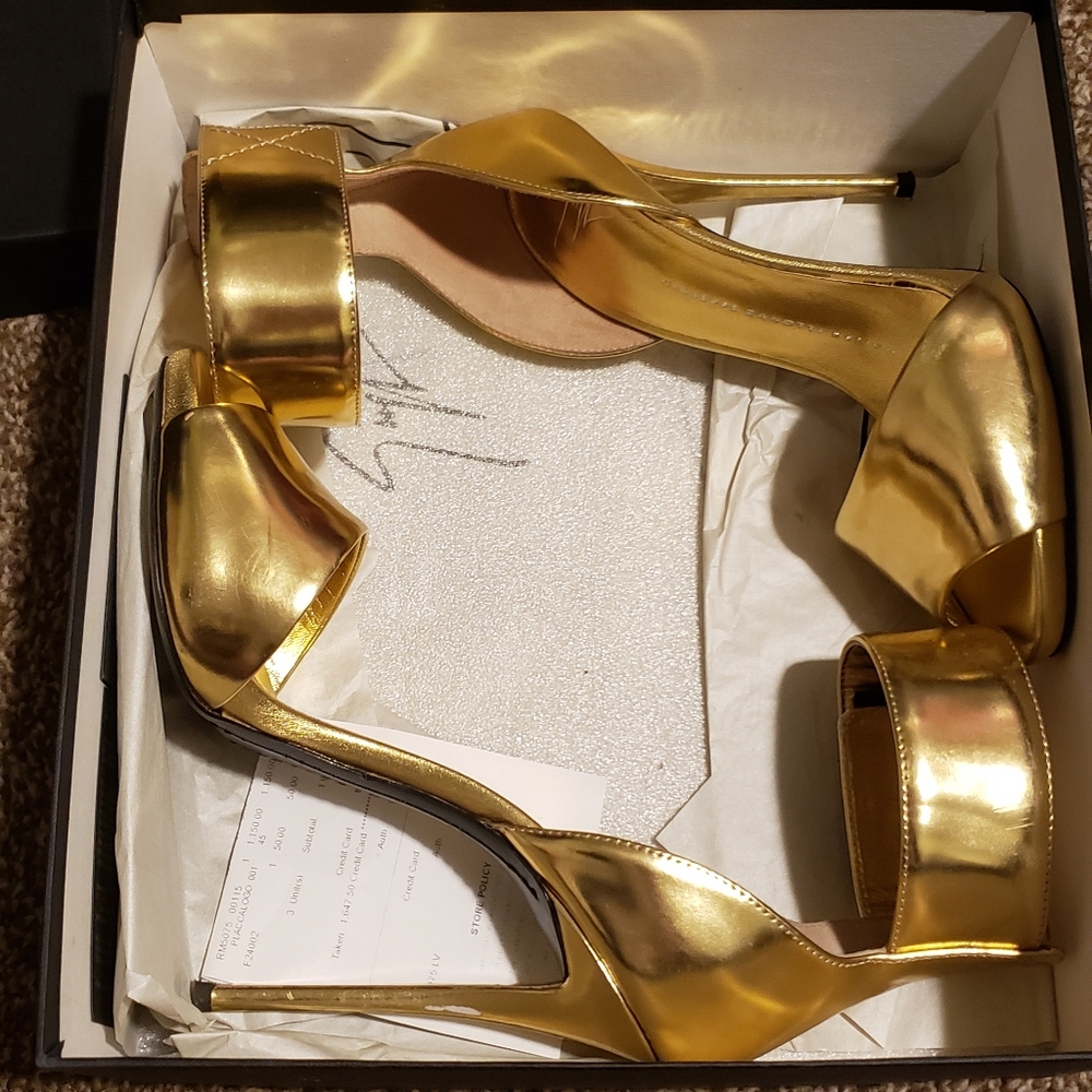 Shoes - Picture 3 of 6